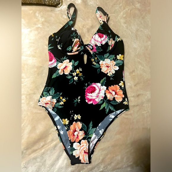 Cupshe one piece floral bathing suit size M - Picture 1 of 2